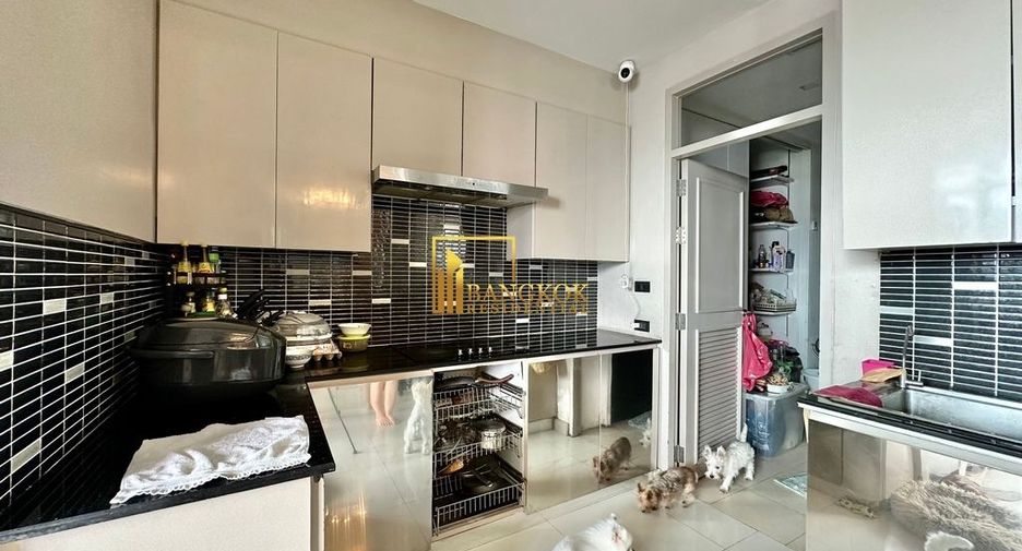 For rent 3 bedrooms condo in Khlong Toei, Bangkok