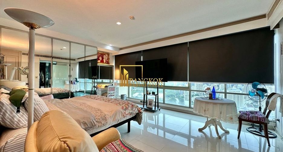 For rent 3 bedrooms condo in Khlong Toei, Bangkok
