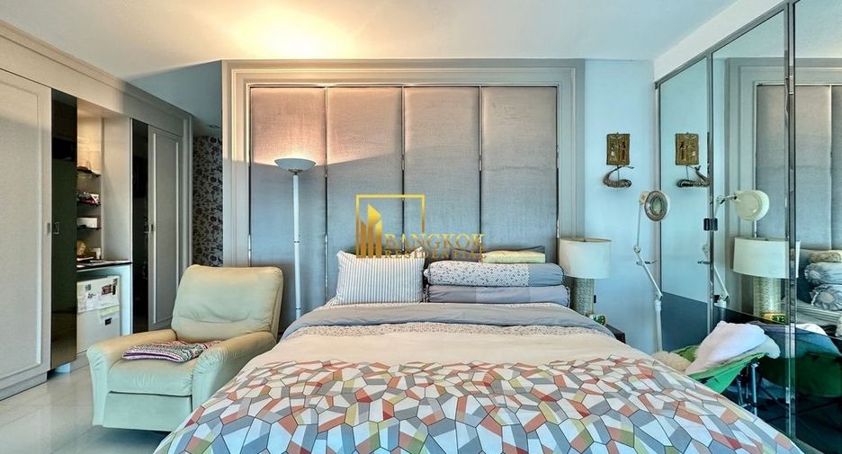 For rent 3 bedrooms condo in Khlong Toei, Bangkok