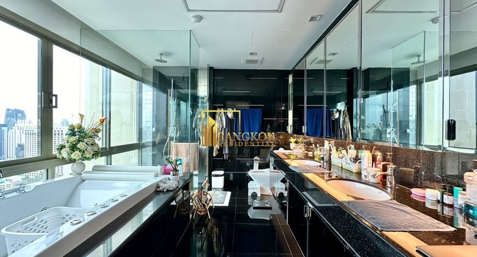 For rent 3 bedrooms condo in Khlong Toei, Bangkok