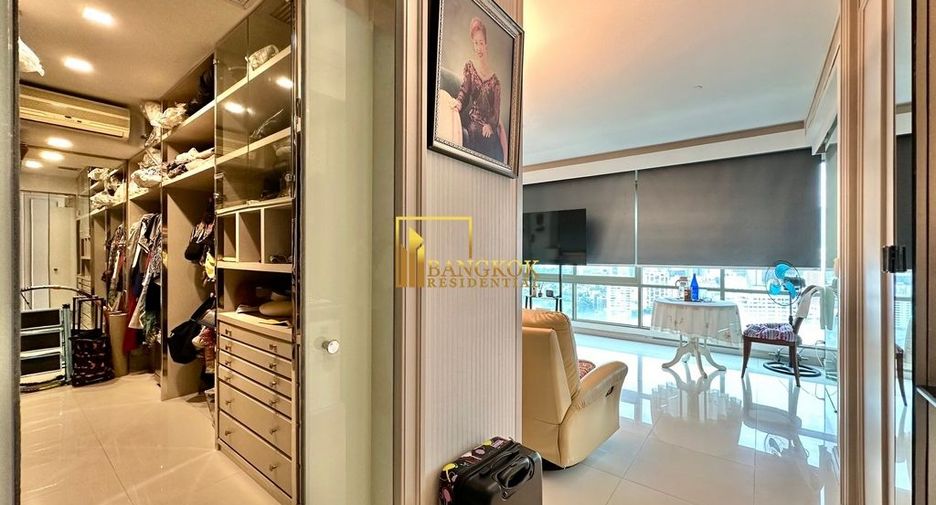 For rent 3 bedrooms condo in Khlong Toei, Bangkok