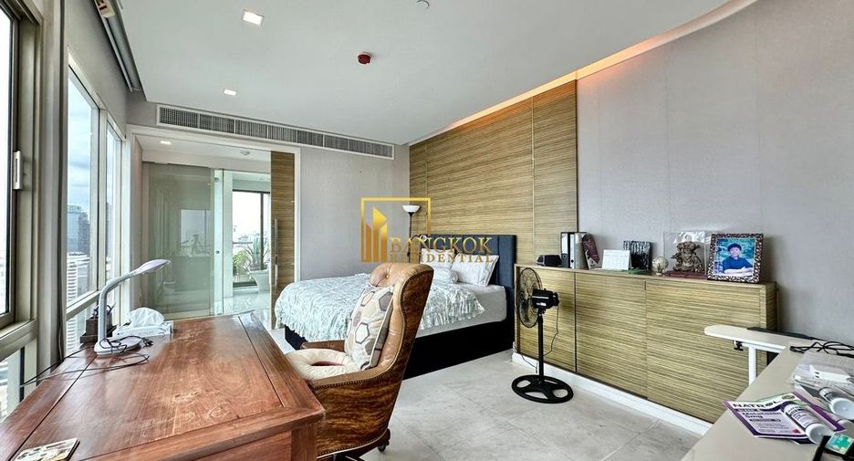 For rent 3 bedrooms condo in Khlong Toei, Bangkok