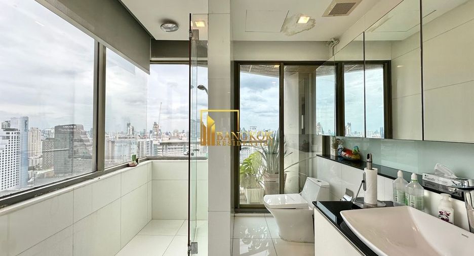 For rent 3 bedrooms condo in Khlong Toei, Bangkok