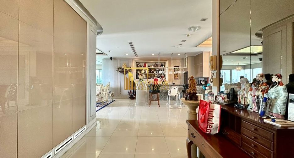 For rent 3 bedrooms condo in Khlong Toei, Bangkok