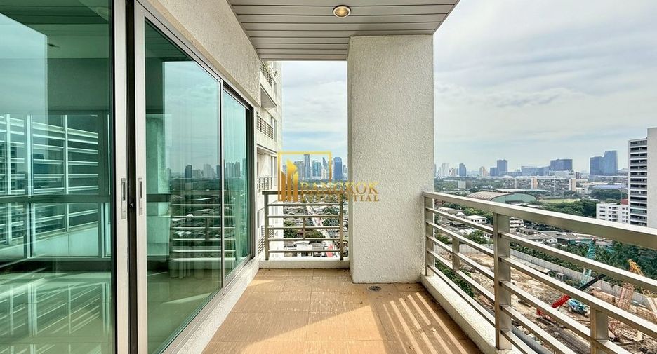 For rent 3 bedrooms apartment in Pathum Wan, Bangkok