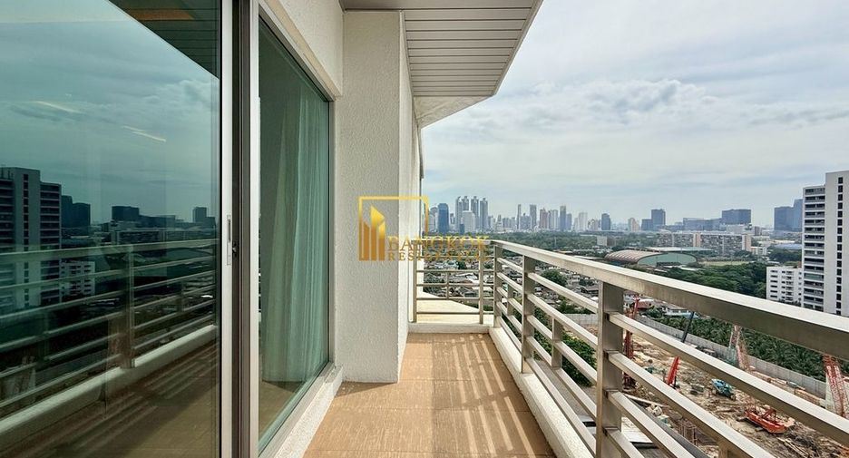 For rent 3 bedrooms apartment in Pathum Wan, Bangkok