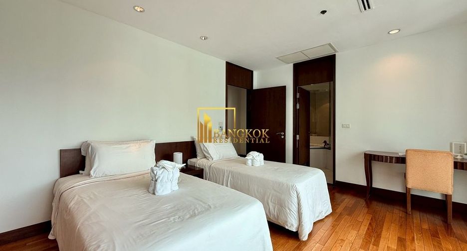 For rent 3 bedrooms apartment in Pathum Wan, Bangkok