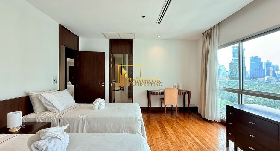 For rent 3 bedrooms apartment in Pathum Wan, Bangkok