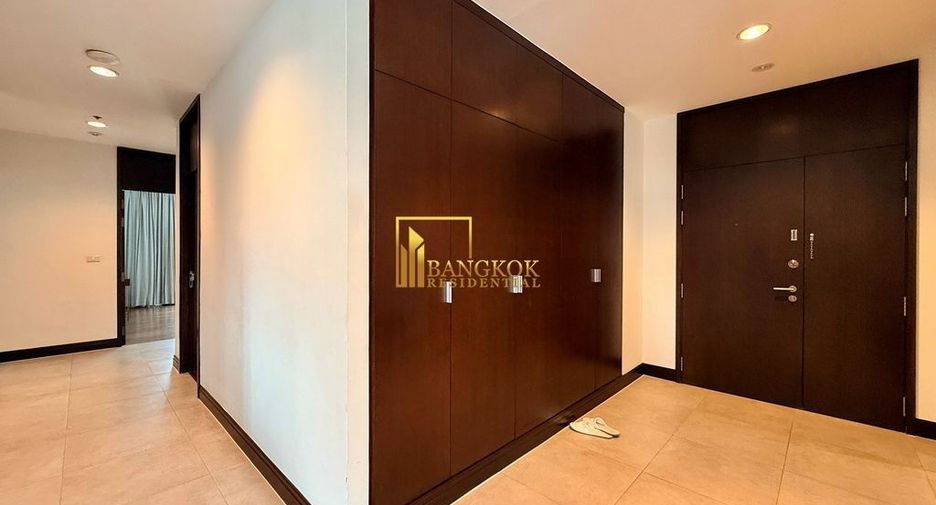 For rent 3 bedrooms apartment in Pathum Wan, Bangkok