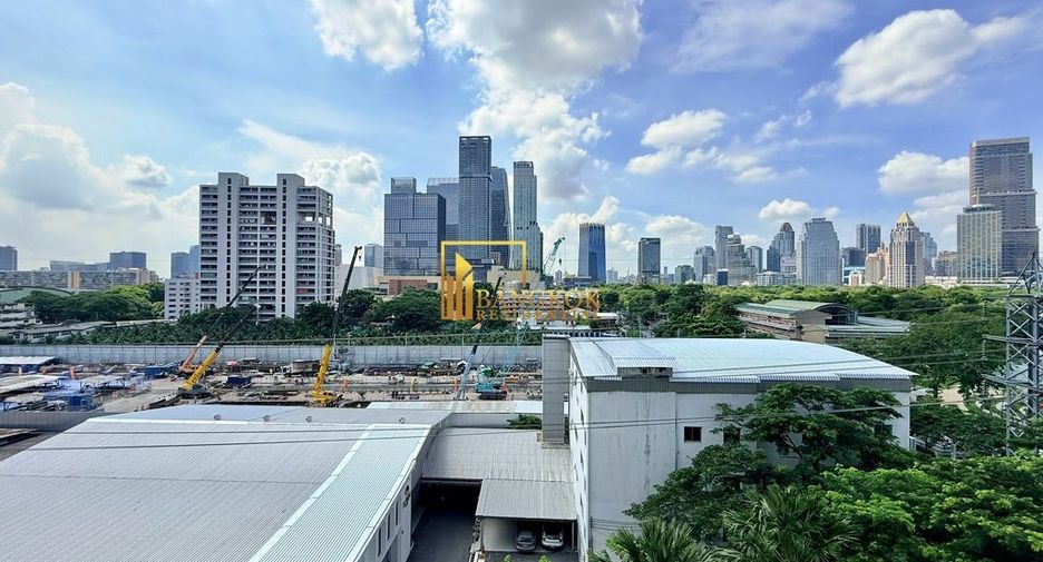 For rent 3 bedrooms apartment in Pathum Wan, Bangkok