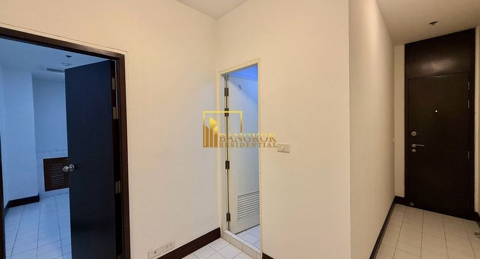 For rent 3 bedrooms apartment in Pathum Wan, Bangkok