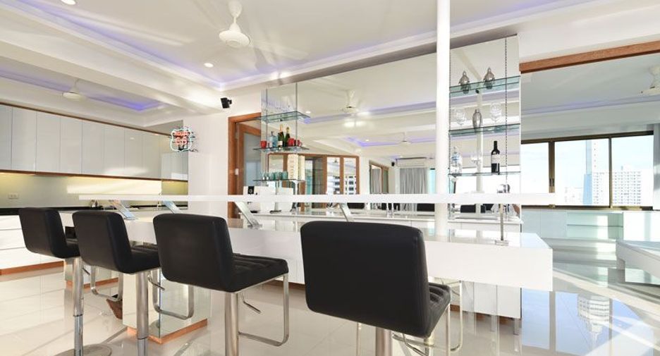 For sale 3 bedrooms apartment in Bang Lamung, Chonburi
