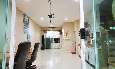 À vendre 5 chambres maison de ville à Chatuchak, Bangkok