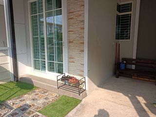 Casa adosada en venta de 3 habitaciones en Bang Khen, Bangkok