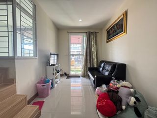 Casa adosada en venta de 3 habitaciones en Bang Khen, Bangkok