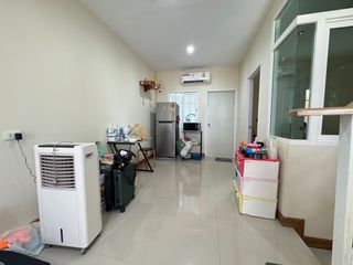 Casa adosada en venta de 3 habitaciones en Bang Khen, Bangkok
