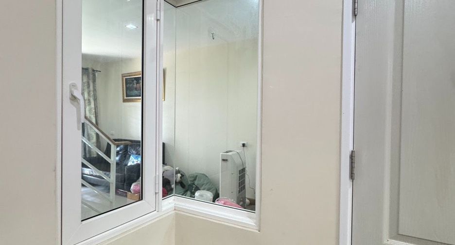 For sale 3 bedrooms townhouse in Bang Khen, Bangkok