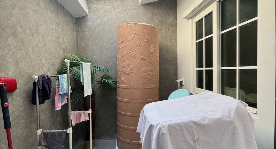 For sale 3 bedrooms townhouse in Bang Khen, Bangkok