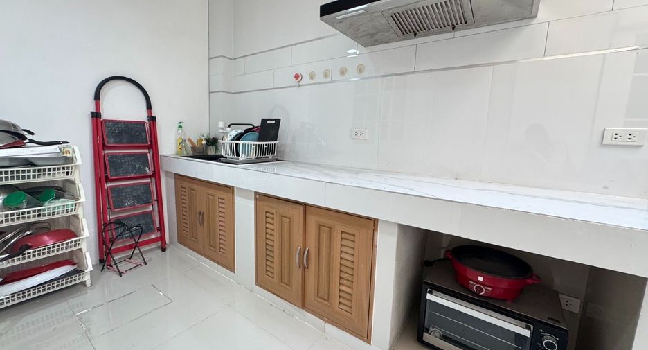 For sale 3 bedrooms townhouse in Bang Khen, Bangkok