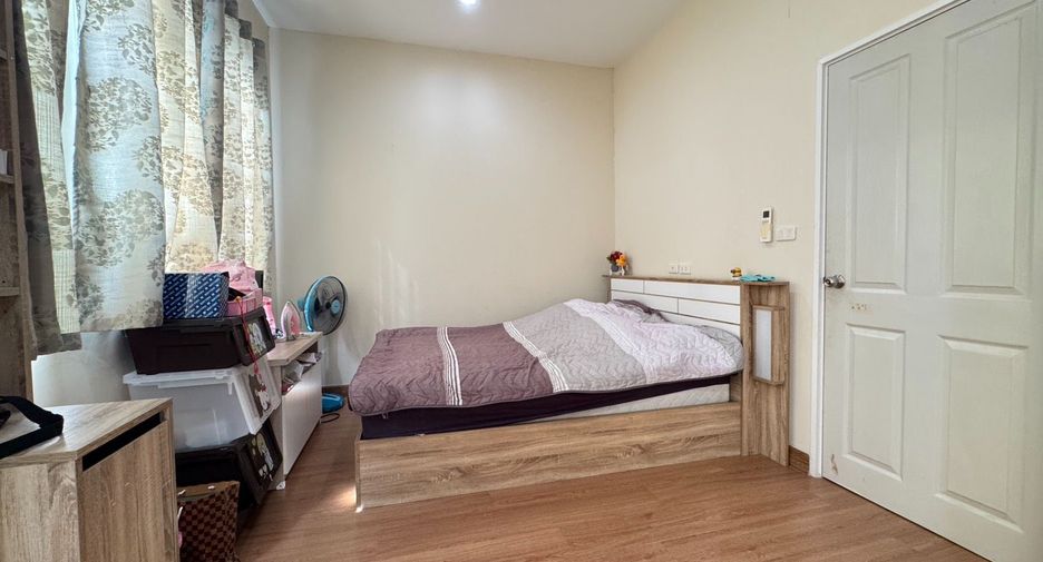 For sale 3 bedrooms townhouse in Bang Khen, Bangkok