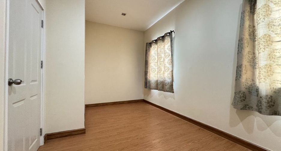 For sale 3 bedrooms townhouse in Bang Khen, Bangkok
