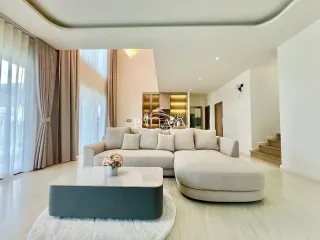 Haus zum Kauf mit 4 Zimmer in Bang Lamung, Chonburi