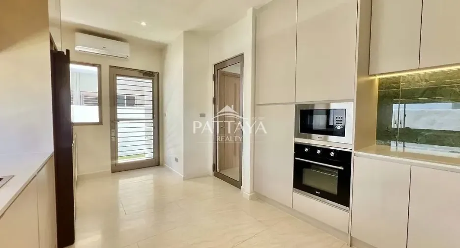 For sale 4 bedrooms house in Bang Lamung, Chonburi