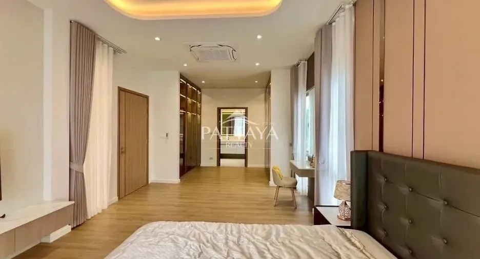 For sale 4 bedrooms house in Bang Lamung, Chonburi