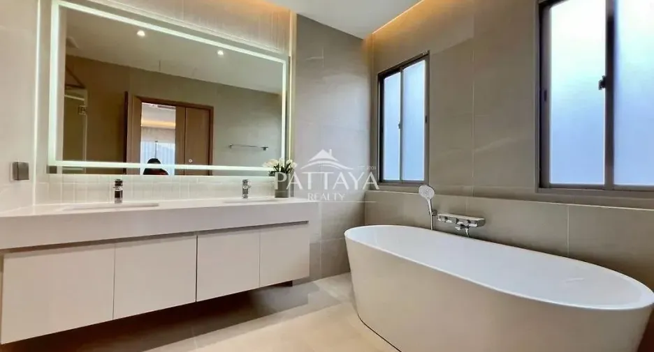 For sale 4 bedrooms house in Bang Lamung, Chonburi