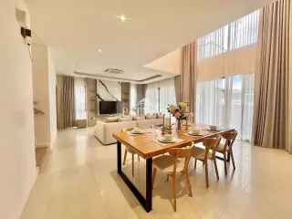 Haus zum Kauf mit 4 Zimmer in Bang Lamung, Chonburi