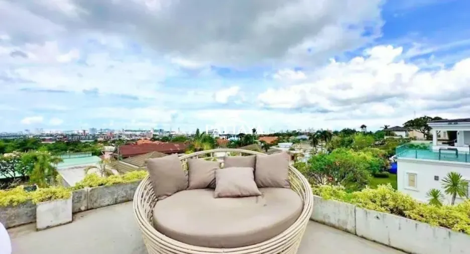 For rent and for sale 5 bedrooms house in Bang Lamung, Chonburi