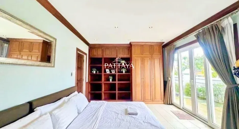 For rent and for sale 5 bedrooms house in Bang Lamung, Chonburi