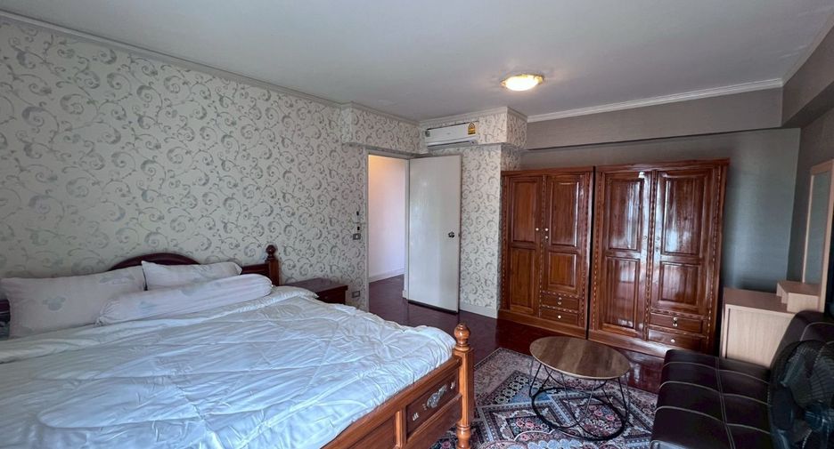 For rent 3 bedrooms condo in Pak Kret, Nonthaburi