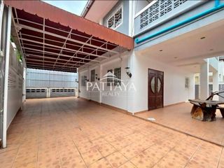 Casa en alquiler de 4 habitaciones en Bang Lamung, Chonburi
