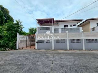 Casa en alquiler de 4 habitaciones en Bang Lamung, Chonburi