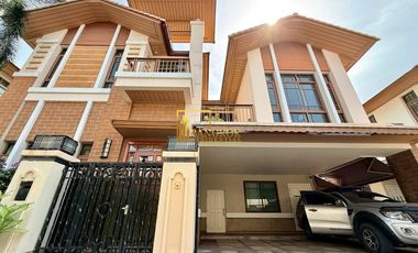 À louer 4 chambres maison à Watthana, Bangkok