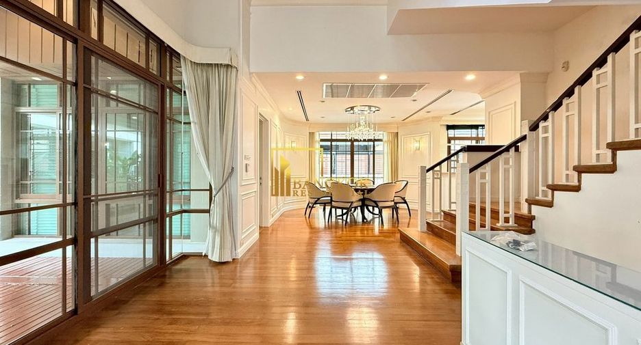À louer 4 chambres maison à Watthana, Bangkok