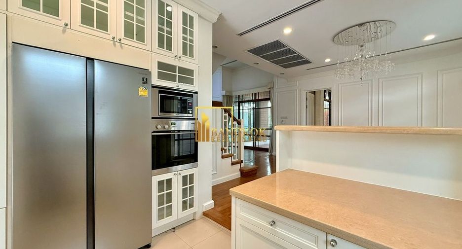 À louer 4 chambres maison à Watthana, Bangkok