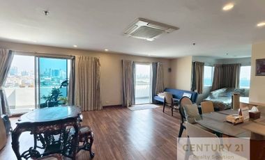 Condo en alquiler de 3 habitaciones en Yan Nawa, Bangkok