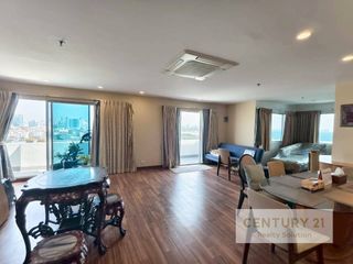 For rent 3 bedrooms condo in Yan Nawa, Bangkok