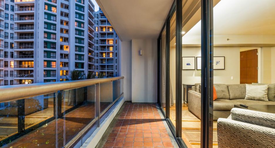 For rent 2 bedrooms condo in Yan Nawa, Bangkok