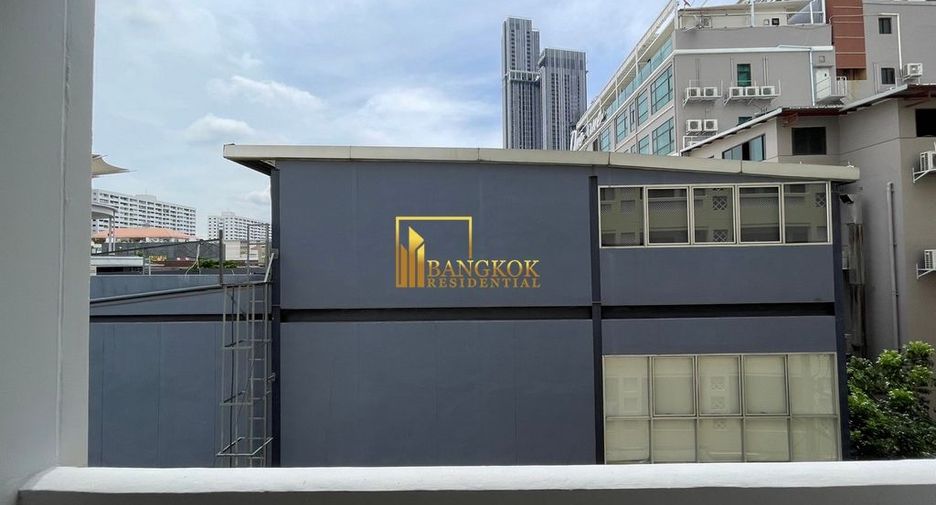 For rent 3 bedrooms apartment in Watthana, Bangkok