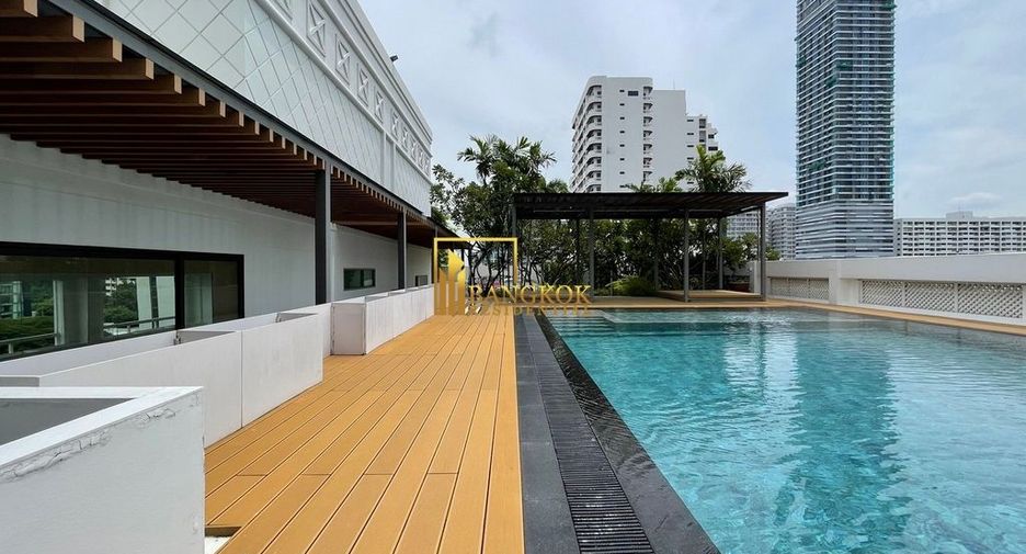 For rent 3 bedrooms apartment in Watthana, Bangkok