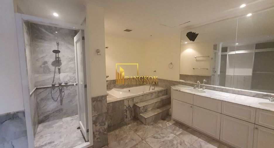 Apartamento en alquiler de 3 habitaciones en Khlong Toei, Bangkok
