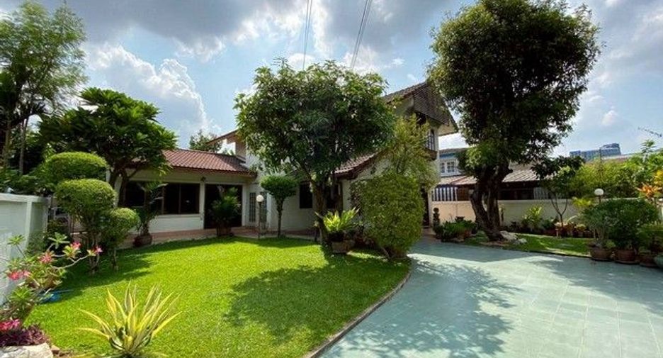 Haus zur Miete mit 4 Zimmer in Bang Sue, Bangkok