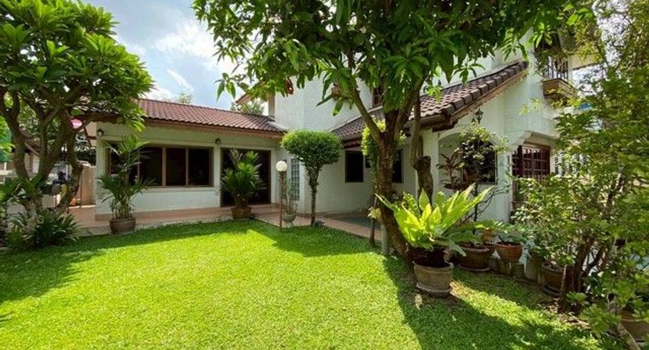 Haus zur Miete mit 4 Zimmer in Bang Sue, Bangkok
