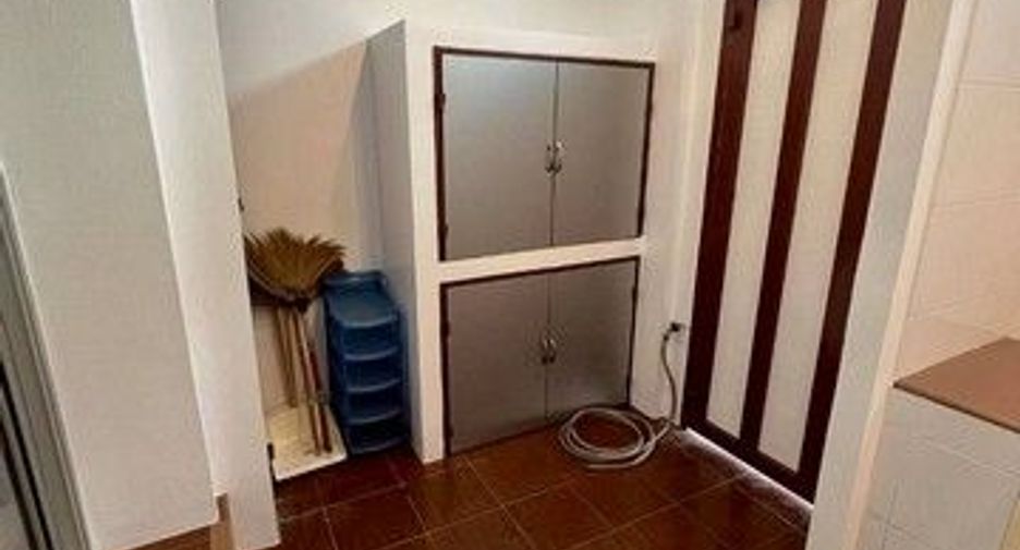 For rent 3 bedrooms townhouse in Wang Thonglang, Bangkok