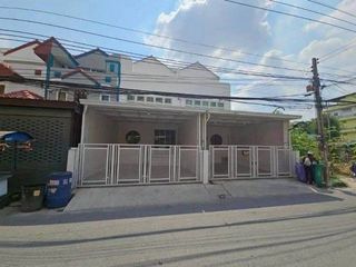 For rent 4 bedrooms townhouse in Bang Khen, Bangkok
