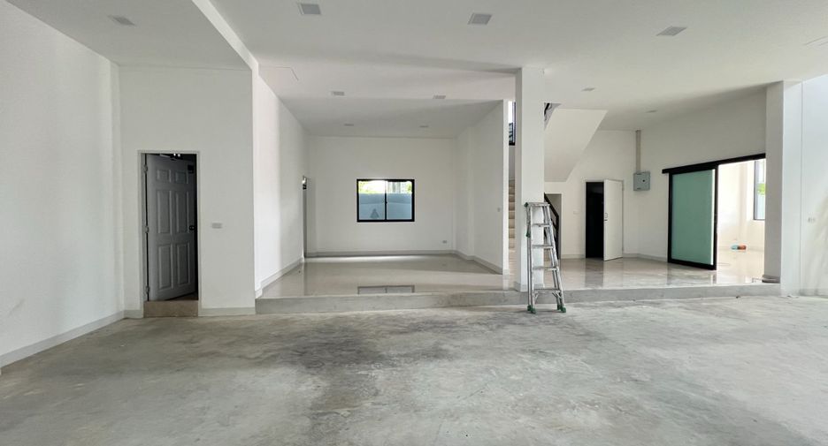 For sale 3 bedrooms warehouse in Lam Luk Ka, Pathum Thani