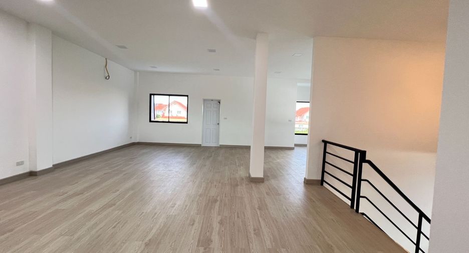 For sale 3 bedrooms warehouse in Lam Luk Ka, Pathum Thani